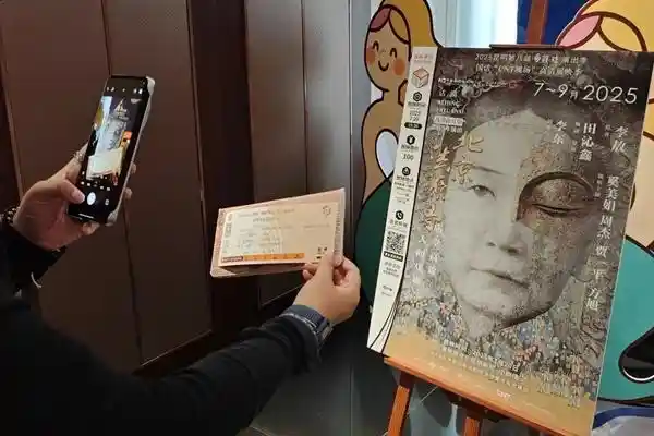 我们为何走进剧场？解密银幕上的话剧背后的新艺术风暴