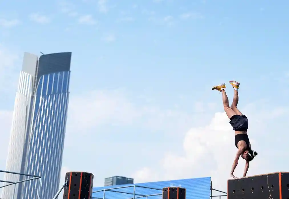 成都世运会惊现逆袭！体操名将商春松转战跑酷一鸣惊人夺金