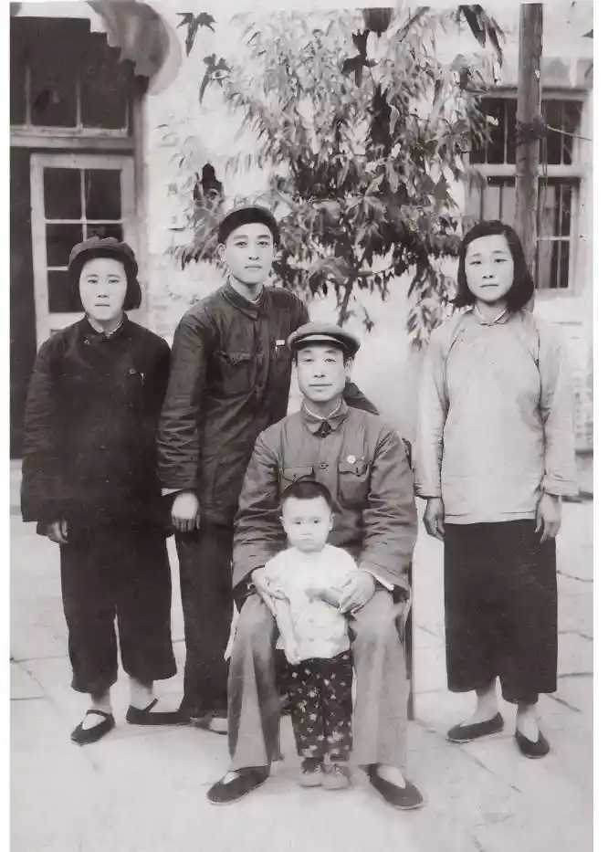 不沉之岛：绝境中点燃的抗战火种