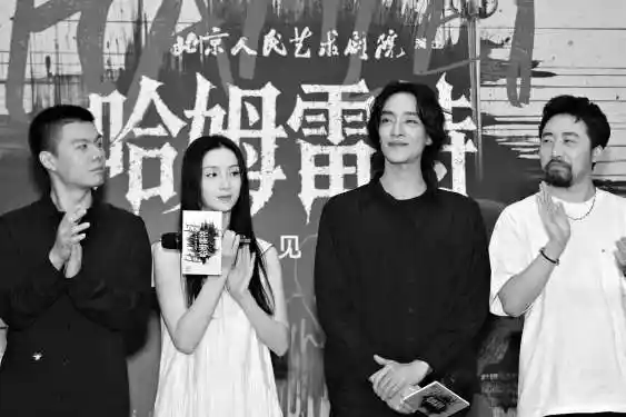 郑云龙领衔青春版《哈姆雷特》九月炸裂登场