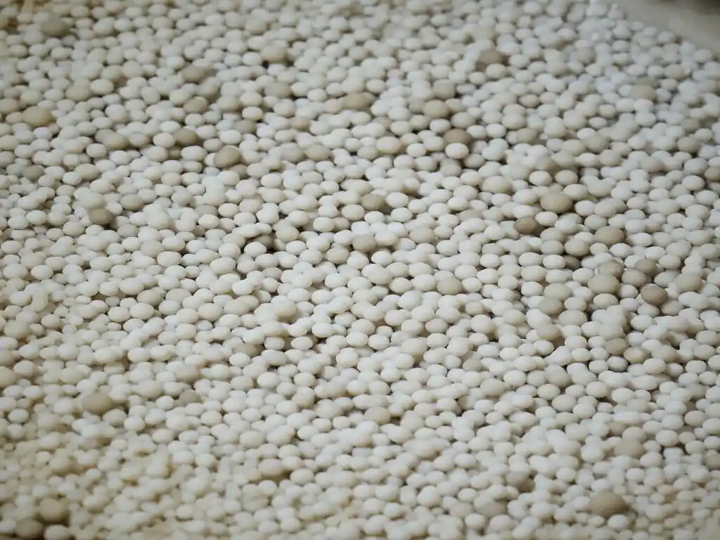 天然溶洞遭破坏：钟乳石被非法售卖引关注