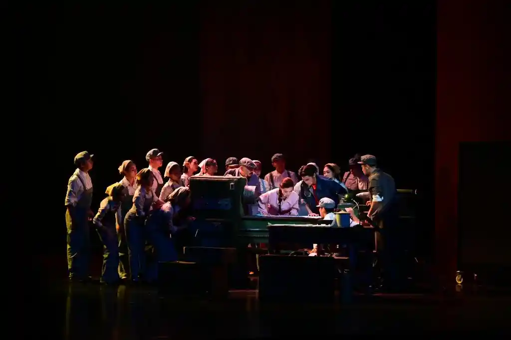 《跨越山海的青春之音：音乐剧《致青春》燃情新疆》