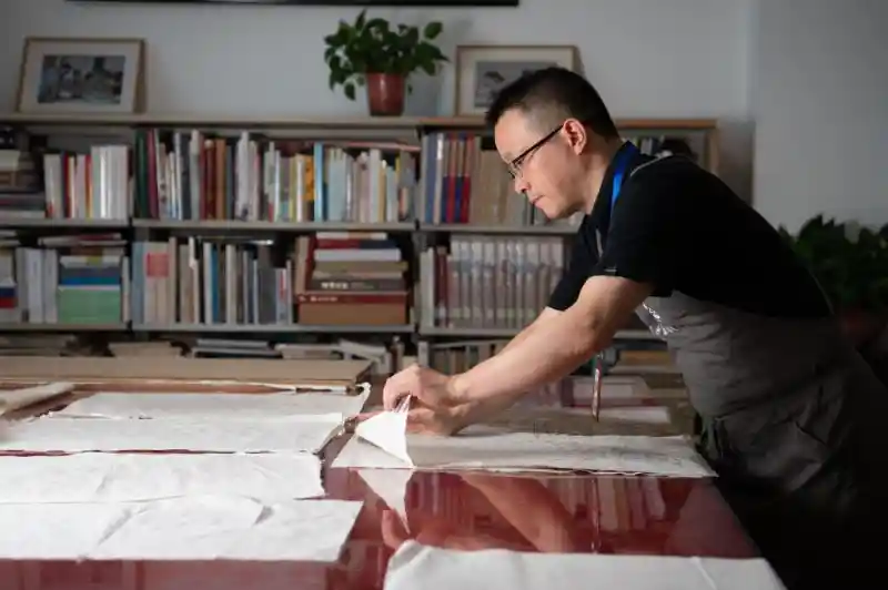 古籍守望者：百年图书馆里的时光守护人