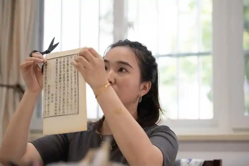 古籍守望者：百年图书馆里的时光守护人