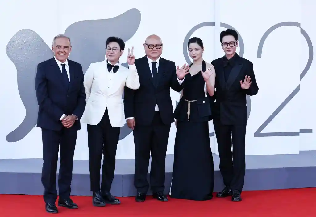 威尼斯电影节主席称中国电影新人辈出令人振奋