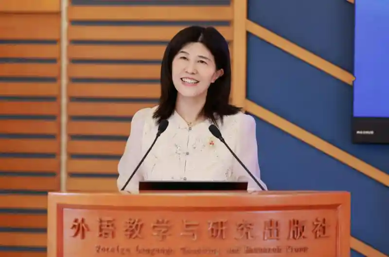 外研社跨界推出波西与皮普玩偶,开启儿童成长新玩法