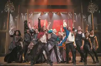 首演码头启航!九棵树音乐剧《莫里哀》预演引爆观众热情